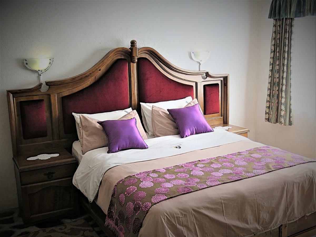 Parrot Lodge Bulawayo Exterior foto